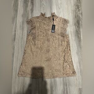 NWT Cable & Gauge crochet Lace sleeveless blouse Top. Size Medium.